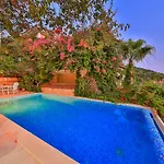Villa Noyan *